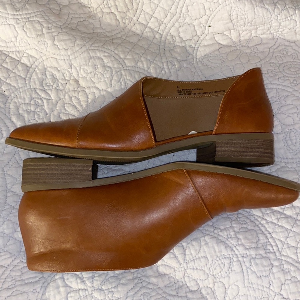 Cut out brown flats